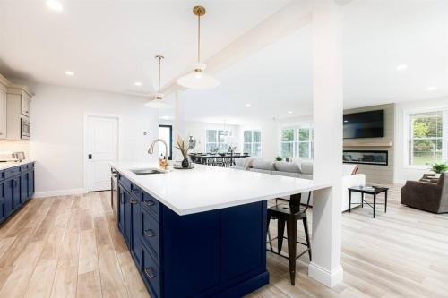 Victory Views Main House:Luxury Home for 20 Guests