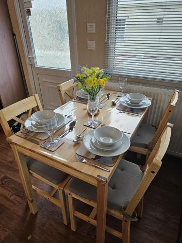 Oak Green- Top award winning caravan! 4
