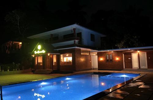 ห้องอาหาร, วิลลา 2 ห้องนอน 2 ห้องน้ำส่วนตัว ขนาด 80 ตร.ม. – จุนทาเล (Green Garden Lotus Villa) in จุนทาเล