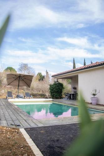 Grande villa avec vue et piscine