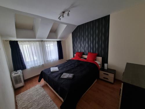 Merry&Car - HUGE BALCONY + Living Room + 2BR