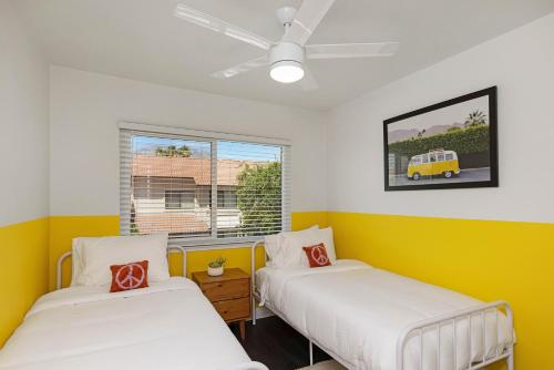 \Golf and Couples Oasis// Midcentury w/6 Pools Hot Tub in Palm Springs, USA
