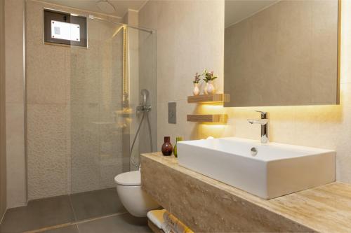 Deluxe Family Room image 9