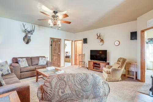 20 Mi to Taos Ski Valley: Secluded Mtn-View Cabin! in Arroyo Seco (NM)