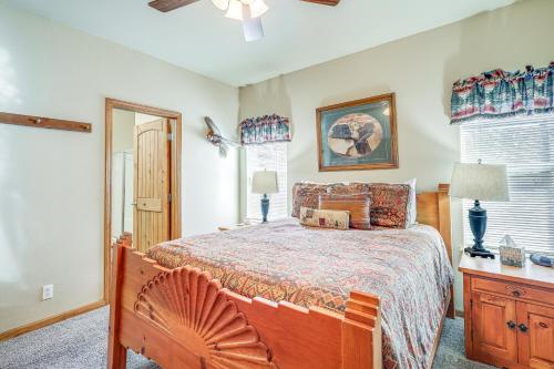 Cozy Ski Cabin with Deck Near Taos Ski Valley! - image 2