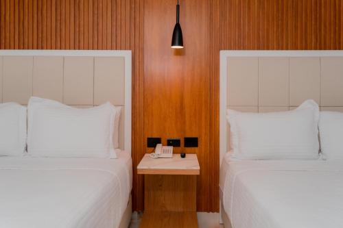 Superior Queen Room with Two Queen Beds image 4