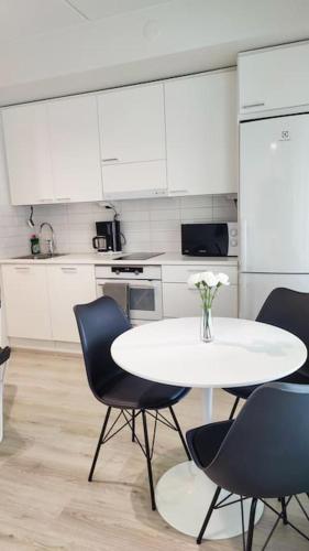 Lovely peaceful studio - close to airport, free parking Lovely peaceful studio - close to airport, free parking