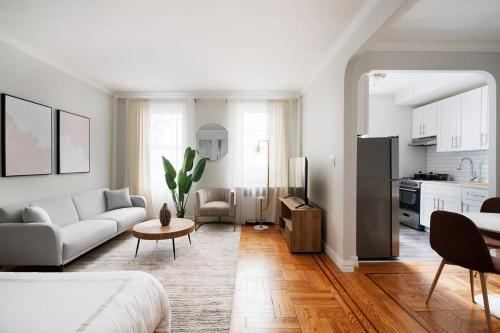 105 -5G Brand New Studio prime location Elevator in New York, USA
