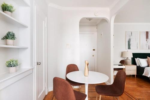 105 -5G Brand New Studio prime location Elevator in New York, USA