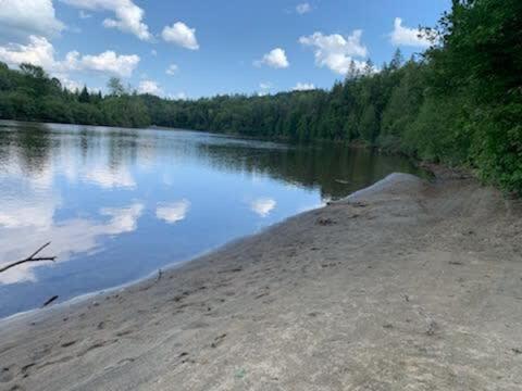 Front RIVER private BEACH 2 HOT TUBS 15 p SAUNA