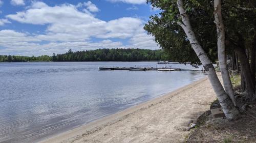 Amazing Stillar Cottage on Spectacular Wolfe Lake