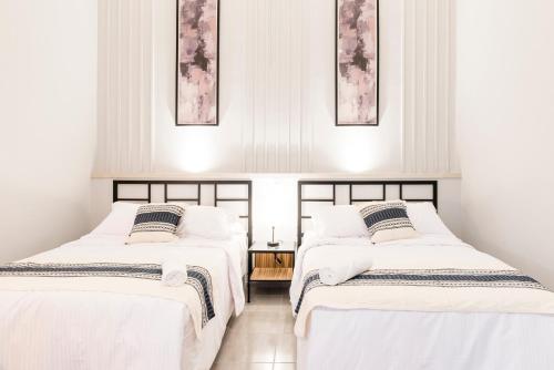 Twin Room image 4