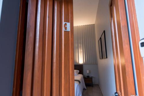 Deluxe Queen Room image 3