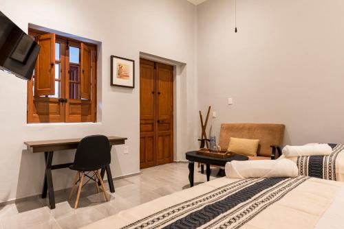Twin Room image 3