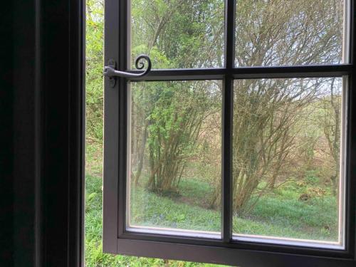 Cornwall Woodland Shepherd's Hut - Dennis Hut in Lanivet