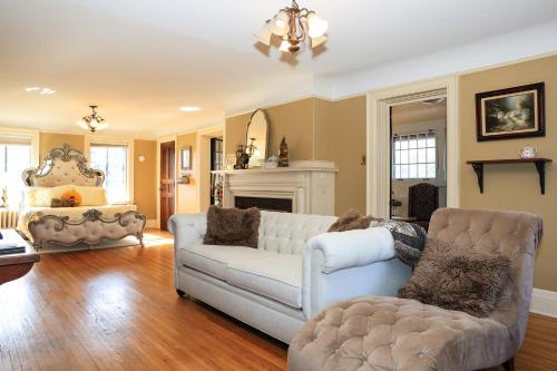 Stone Chalet Bed & Breakfast Inn