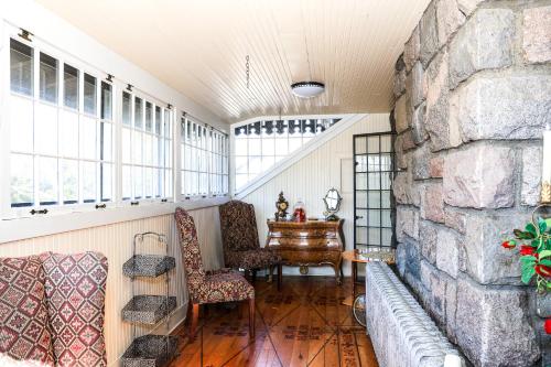 Stone Chalet Bed & Breakfast Inn