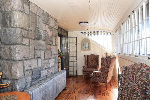 Stone Chalet Bed & Breakfast Inn
