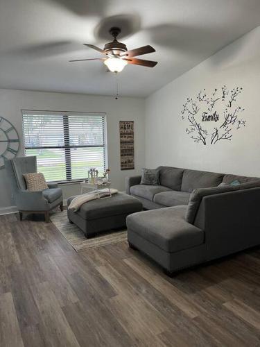 Glamorous home-Minutes to the beach & Downtown in Royal Palm Beach, USA