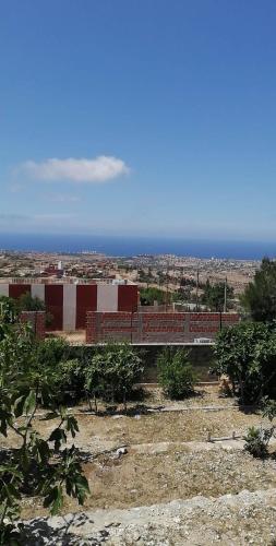 Villa de campagne dans les hauteurs, vue panoramique sur mer