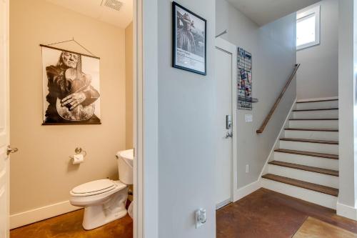 The Celebrity - Minutes to Broadway with a Balcony in Nashville, USA