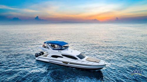 Queen Ruizi Private Yacht