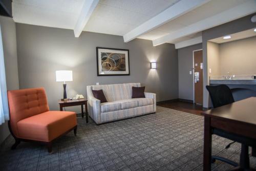 Eastland Suites Extended Stay Hotel & Conference Center Urbana Set in a prime location of Urbana (IL), Eastland Suites Hotel & Conference Center Urbana puts everything the city has to offer just outside your doorstep. The hotel has everything you need for a comfo
