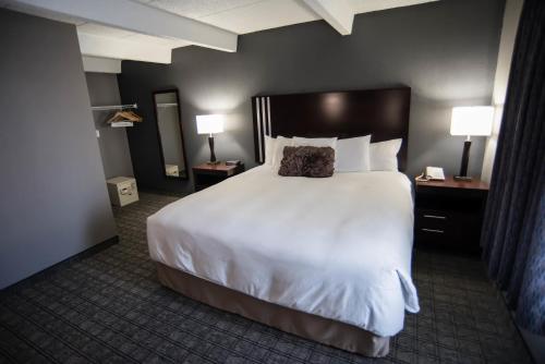 Eastland Suites Extended Stay Hotel & Conference Center Urbana - Champaign