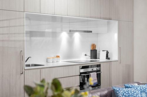 Amazing CBD 2BR Apt - Walkable & Wi-Fi & Charm