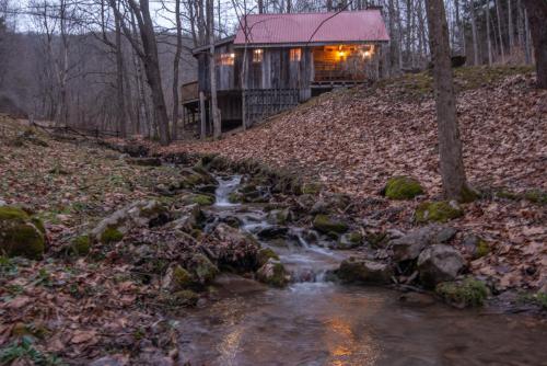 Moore House Inn & Cabins