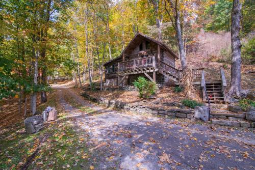 Moore House Inn & Cabins