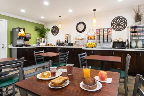 Ételek és italok, Rodeway Inn San Jose HWY-101 Tully Rd Exit near Raging Waters