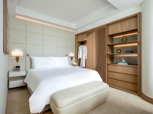 Prestige Suite King image 7