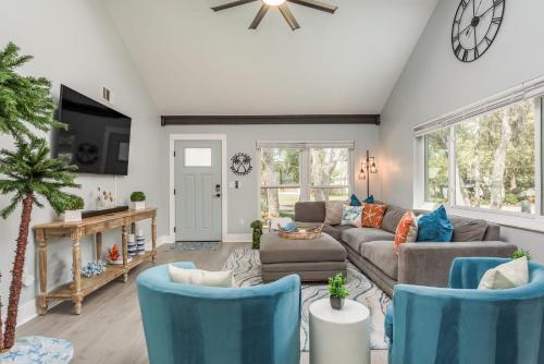 Luxury Family Beach Escape with Heated Pool and Putting Green in Tarpon Springs, USA
