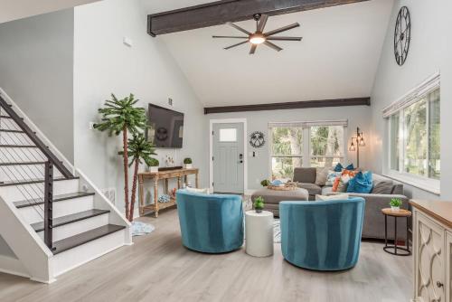 Luxury Family Beach Escape with Heated Pool and Putting Green in Tarpon Springs, USA