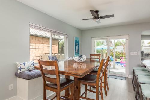 Luxury Family Beach Escape with Heated Pool and Putting Green in Tarpon Springs, USA
