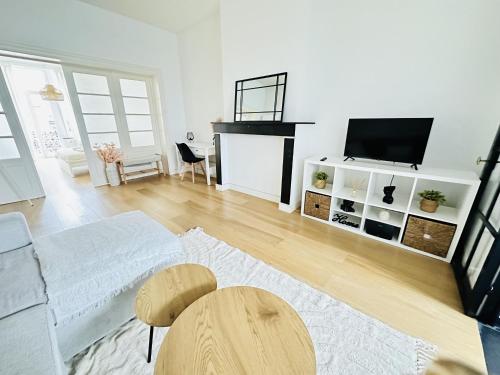 Trendy flat in Brussels - Tap to explore photos