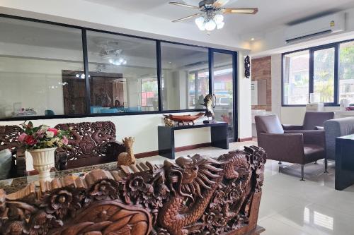 Facilities, Kim Hotel at Bang Prong near Kanchanaphisek Bridge