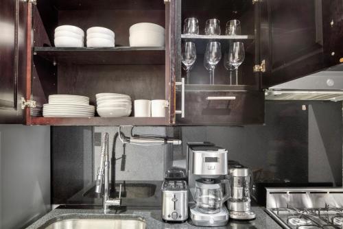 Kips Bay 1br w backyard nr park train NYC-1263 in New York, USA