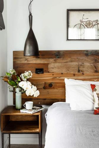 Timber Door Luxury Accommodation Geelong