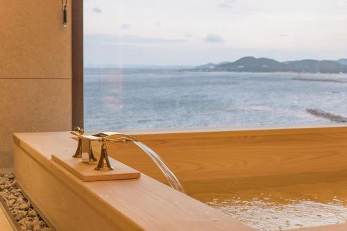 Yeonhwamoon Hotel Yeongdeok Room Type - Ocean Suite Twin with BBQ package for 2 people