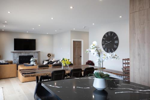 Cozy front lake cottage! in Blairhampton (ON)