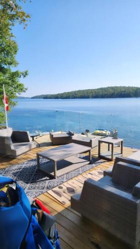 Cozy front lake cottage! in Blairhampton (ON)