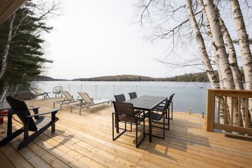 Cozy front lake cottage! in Blairhampton (ON)