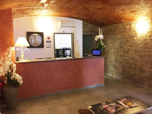 Entrada, Riviera Hotel in Bastia City Center