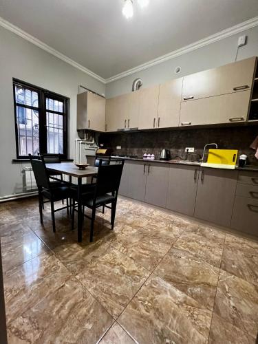 New , comfortable 3 bedroom house, Ереван (фото 7)