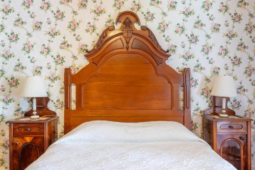 Martine Inn Room Type - Queen Room with Courtyard View