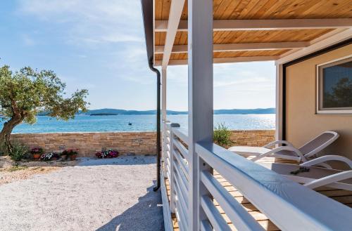 2 bedrooms, 4 beds
