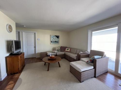 Next To Spray Beach Yacht ClubViews!! in Beach Haven, USA