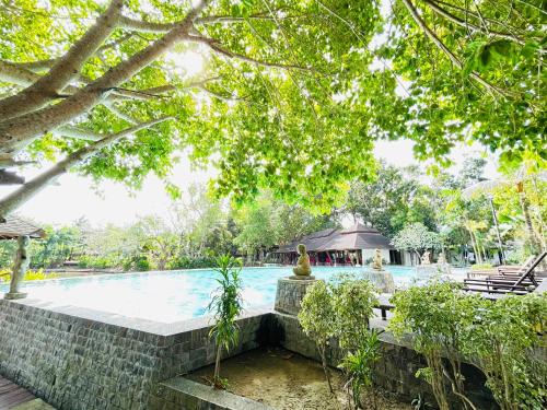 Swimming pool, Sheridan Boutique Resort in Villa Arevalo